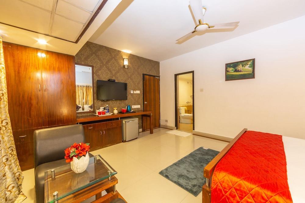Treebo Trend Time Square Marine Drive Hotel Kochi Exterior photo