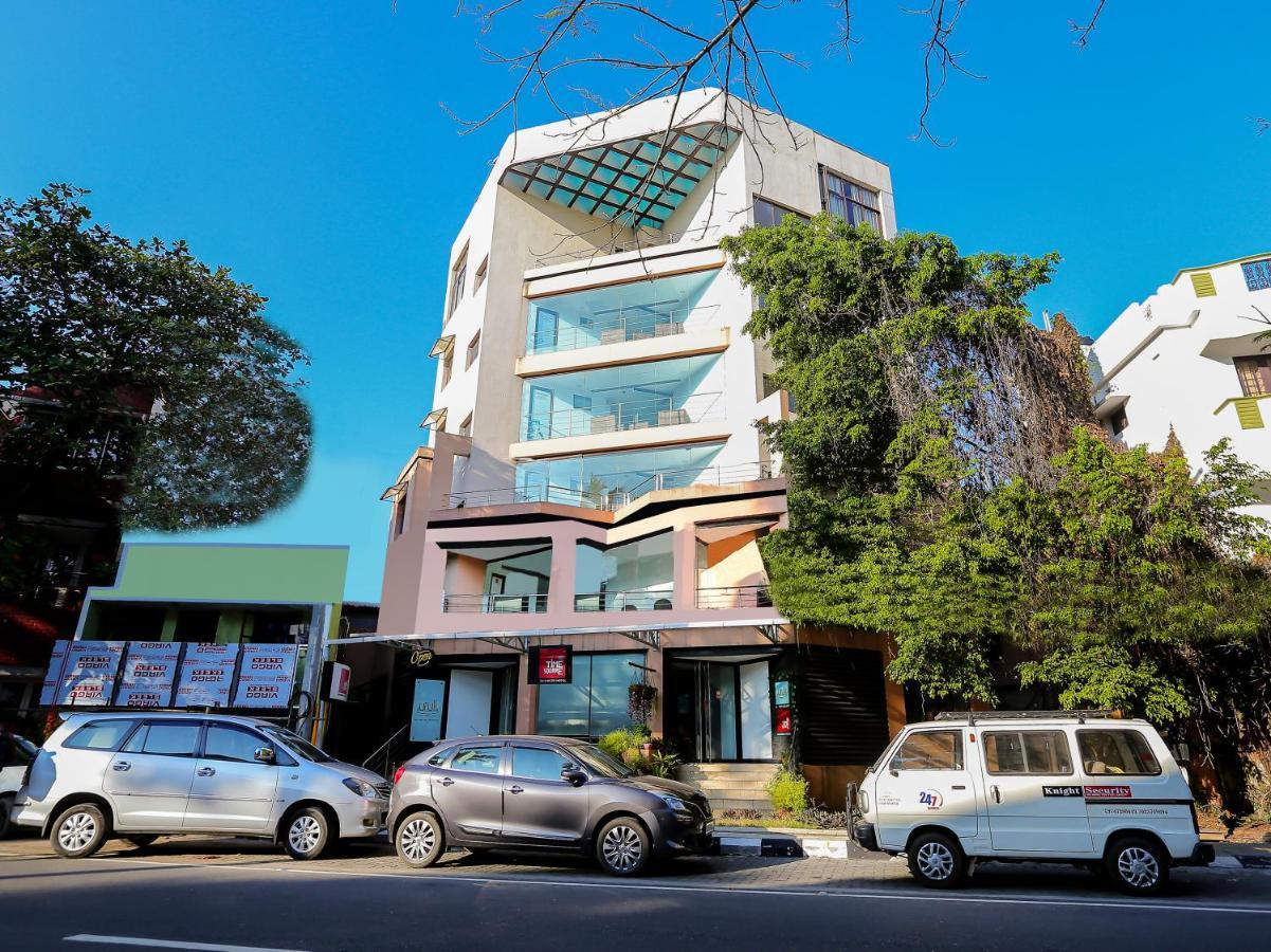 Treebo Trend Time Square Marine Drive Hotel Kochi Exterior photo