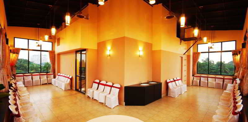 Treebo Trend Time Square Marine Drive Hotel Kochi Exterior photo